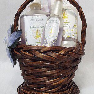 Sarah Michaels Jasmine & Waterlily Bath Gift Set Basket Soap Vintage 1990s Bubbl